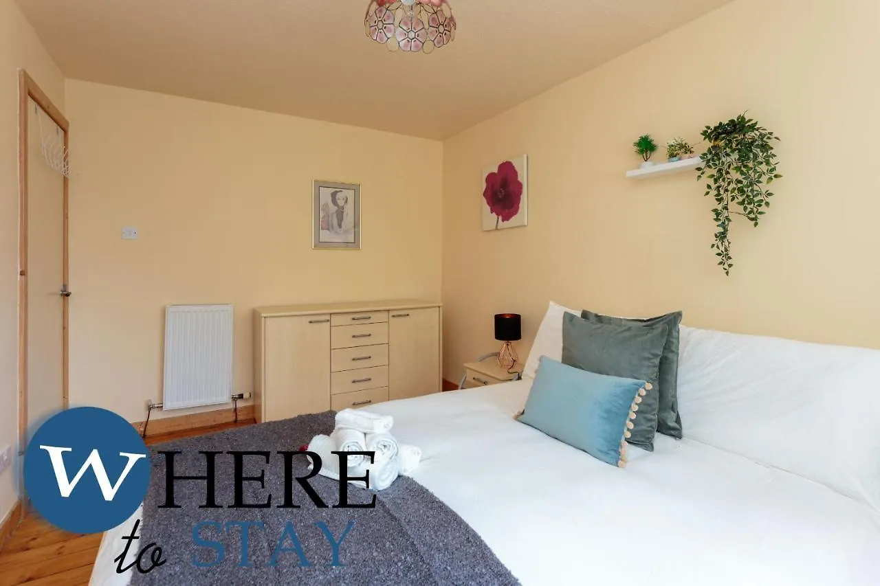 Lovely Apartment By The Hillwood Park-Free Parking Edinburgh 0*,  United Kingdom