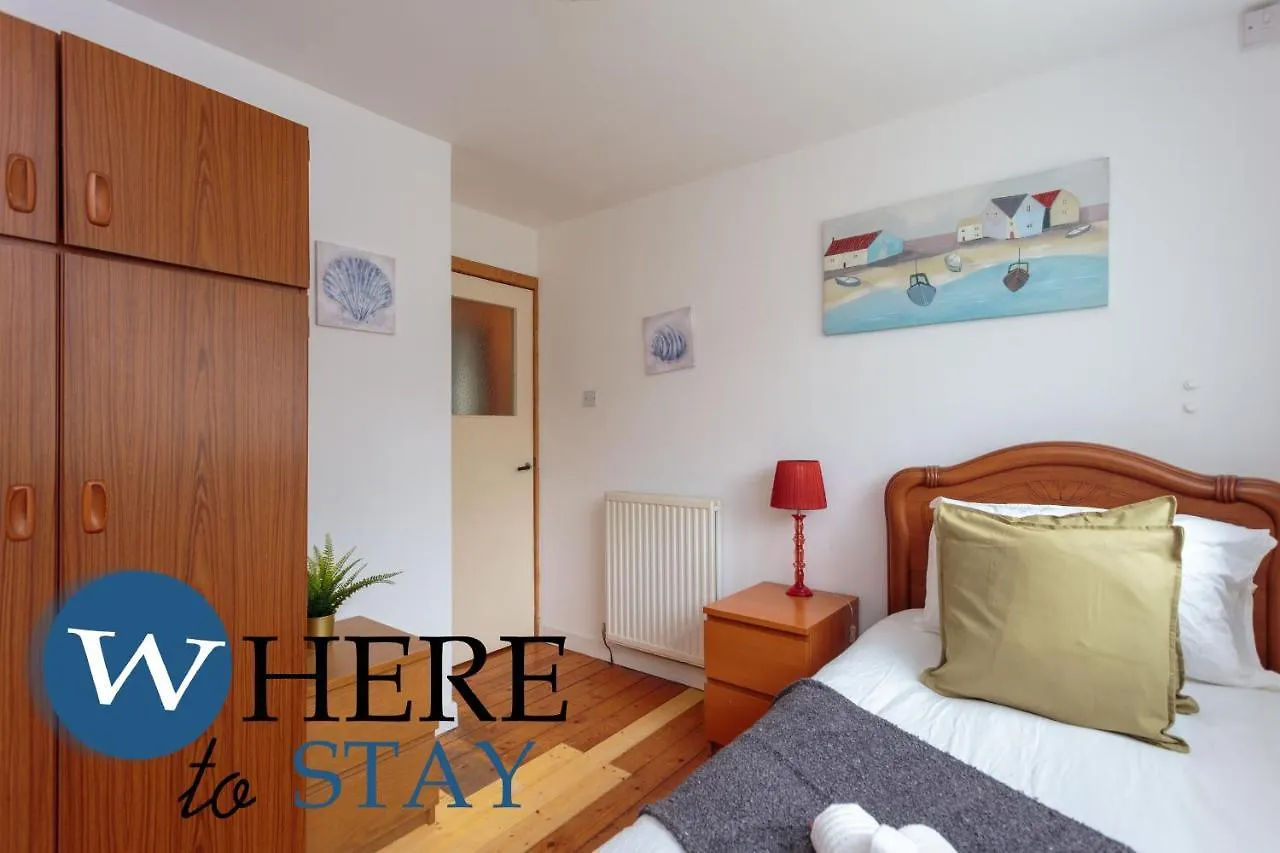 Lovely Apartment By The Hillwood Park-Free Parking Edinburgh 0*,